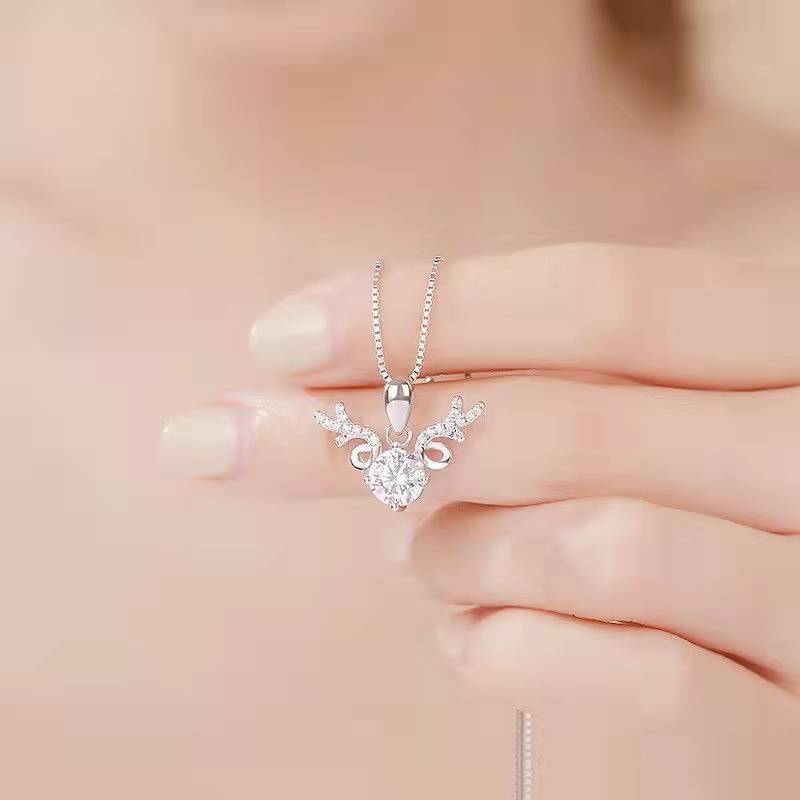 D Color Moissanite Fashion Cute Deer Pendant Exquisite Necklace