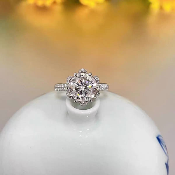 Ladies Fashion Moissanite Ice Queen Ring