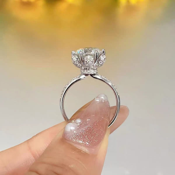 Ladies Fashion Moissanite Ice Queen Ring