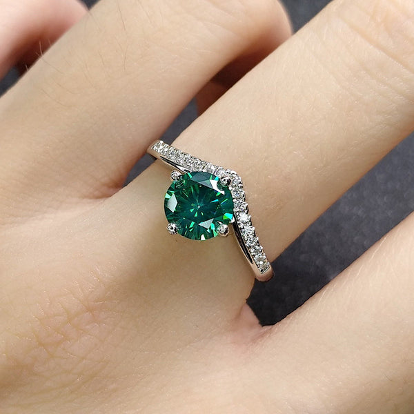 European And American Emerald Moissanite Engagement Ring