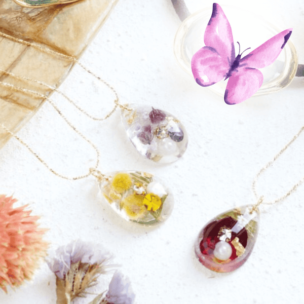 Personalize Blooming Moment Birthstone Necklace with Dried Flowers and Pearls