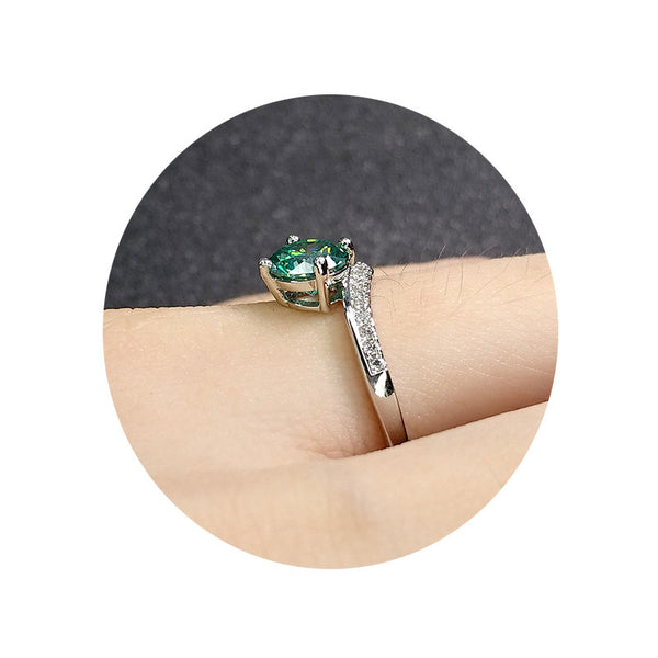 European And American Emerald Moissanite Engagement Ring