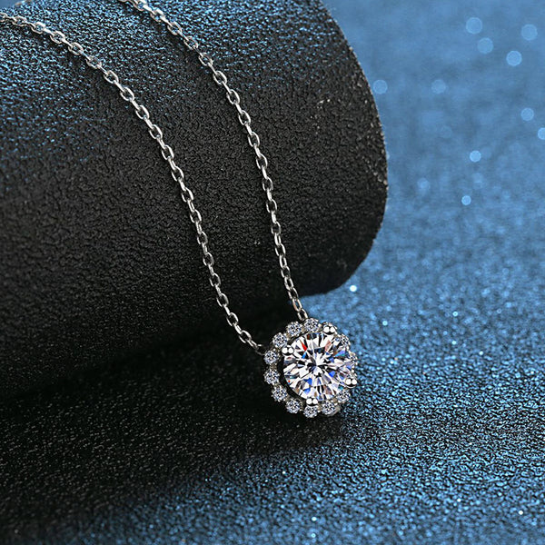 Women's Fashion All Match Moissanite Necklace